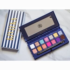 Rivera ABH Eyeshadow pallet NWT